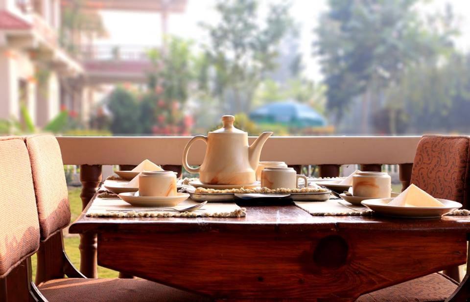 Hotel Royal Safari Chitwan Dış mekan fotoğraf