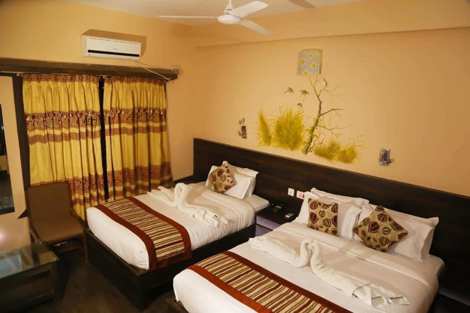 Hotel Royal Safari Chitwan Dış mekan fotoğraf
