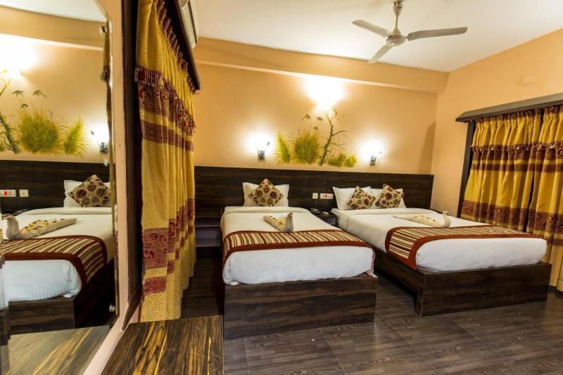 Hotel Royal Safari Chitwan Dış mekan fotoğraf